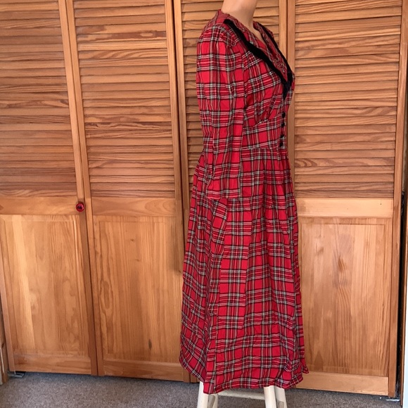 Vintage 1980s red tartan plaid with velvet accents, size 10 tea length dress - Picture 8 of 16